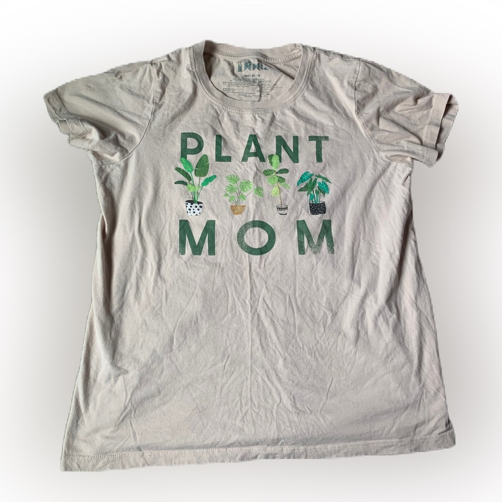 Plant Mom 100% Cotton T-shirt. Medium